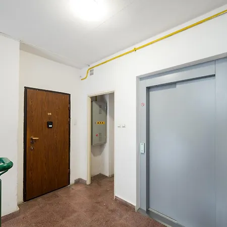 Zabkowska 2-bedroom By Bookinghost * ורשה